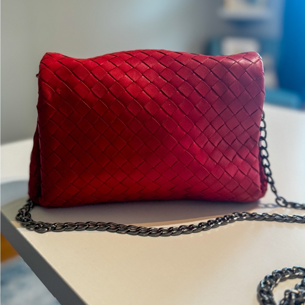 🔥 Authentic Bottega Veneta Intrecciato Pouch in Fire Red Leather🔥 - Picture 3 of 9